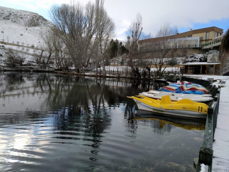 Gökpınar Gölü Beyaz Gelinliğini Giydi