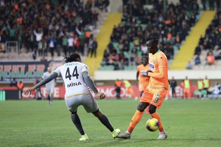 Süper Lig: Alanyaspor: 2 - Yeni Malatyaspor: 1 (Maç Sonucu)