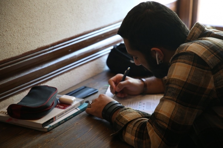 Sınavlara Hazırlanan Öğrencilerin Adresi Alicanlar Konağı Oluyor