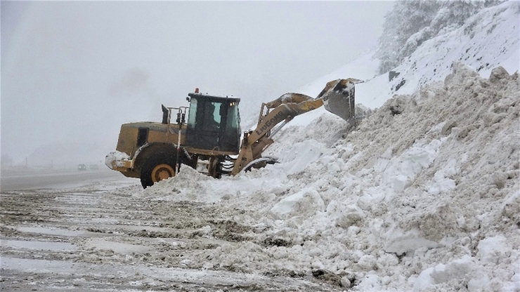 Kar, Kimileri İçin Çile Kimileri İçin Eğlence Oldu
