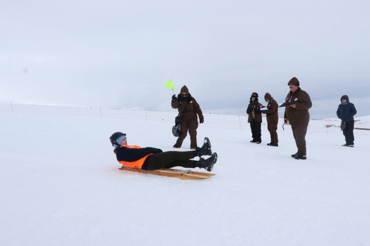 Geleneksel Kızak Yarışları Erciyes’te Yapıldı