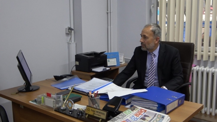 Darbeciler Ekmeğinden Etti, Çorap Satarak Çocuklarına Baktı