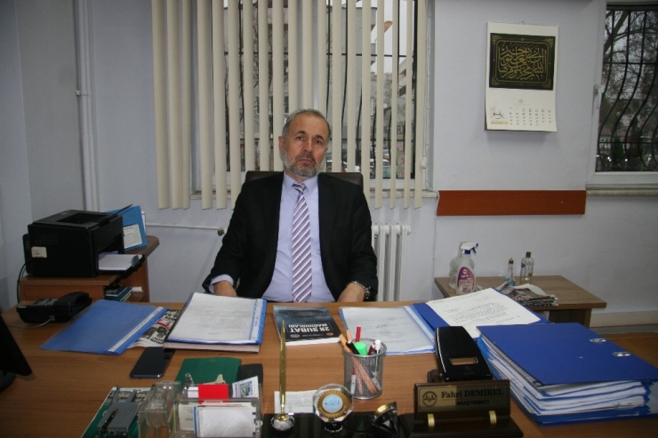 Darbeciler Ekmeğinden Etti, Çorap Satarak Çocuklarına Baktı