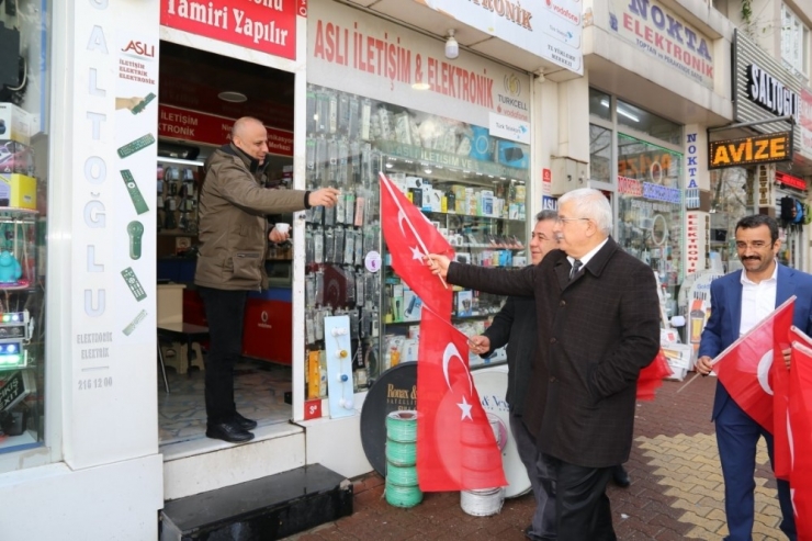 Yunan Milletvekiline Türk Bayraklı Tepki