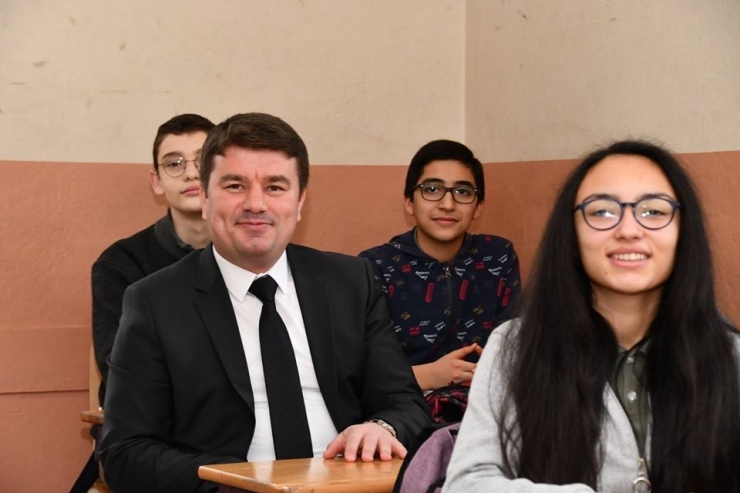 Başkan Dinçer İlk Ders Zilini Aksaray Ortaokulunda Çaldı