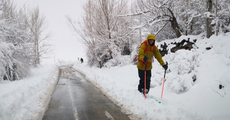 Turistlerin Aksaray Güzelyurt’ta Tarih Gezisi Ve Kayak Eğlencesi
