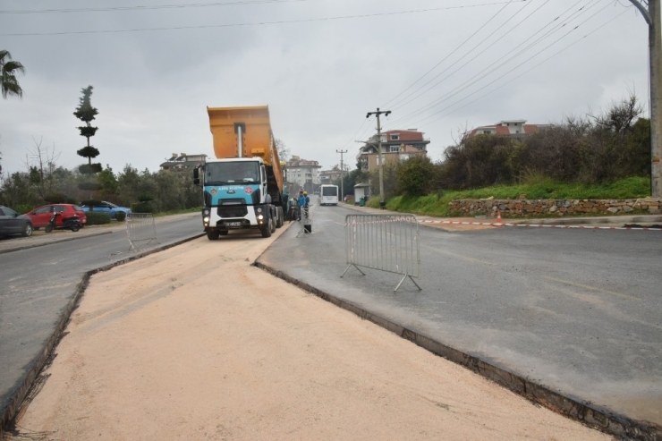 Alanya’da Deforme Olan Yollara Hızlı Asfalt
