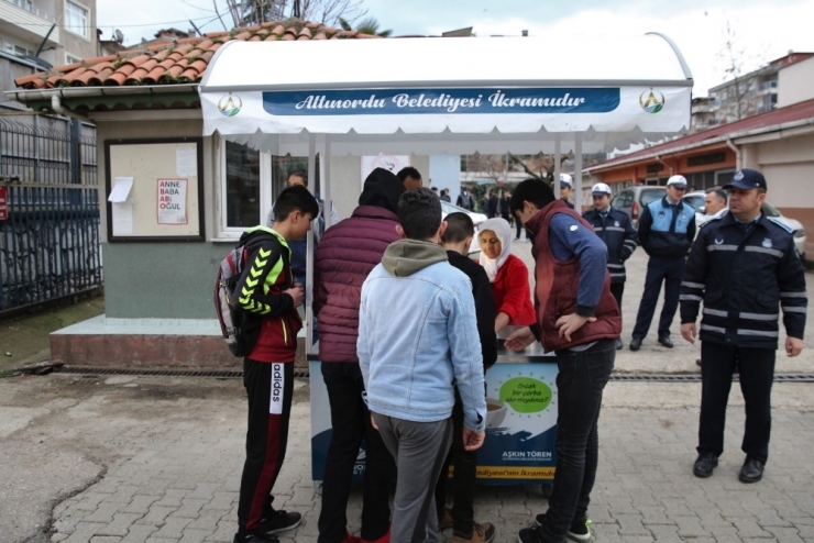Altınordu Belediyesinden Öğrencilere Çorba İkramı
