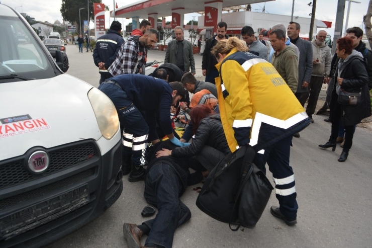 Ayvalık’ta Panelvan İle Motosiklet Çarpıştı; 1 Yaralı