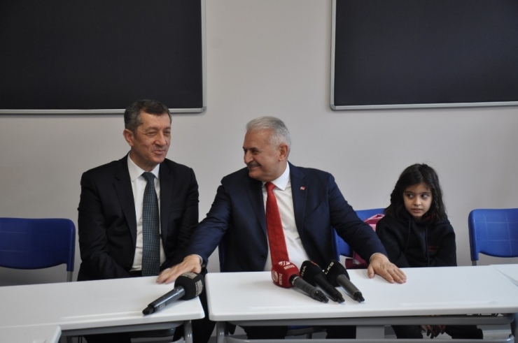 Binali Yıldırım Ve Eşi Semiha Yıldırım Okul Açılışında Gözyaşı Döktü