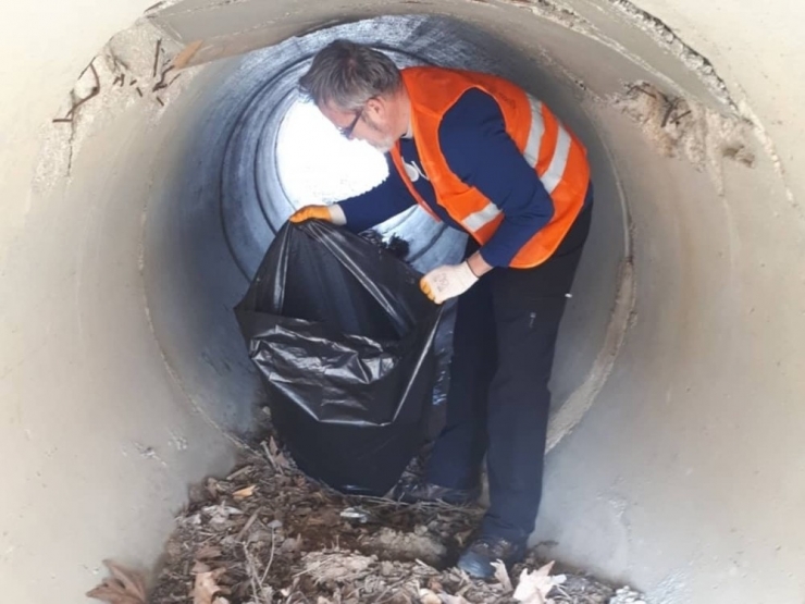 Çevreciler Mudanya Sahilinde Çöp Topladı