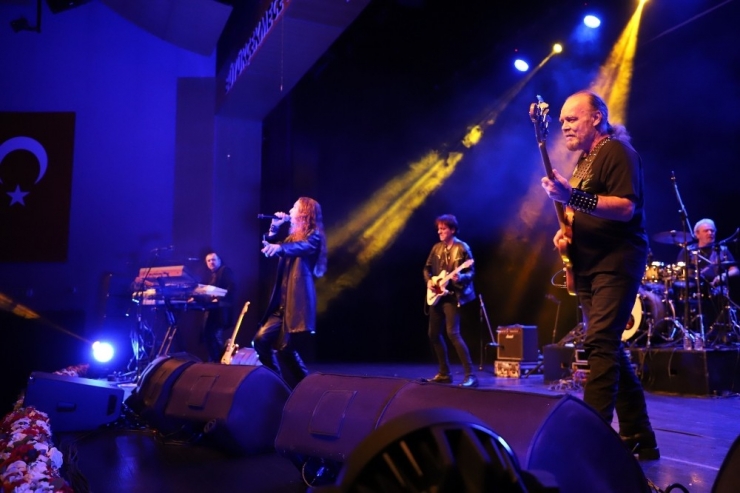 Kurtalan Ekspres Barış Manço İçin Söyledi