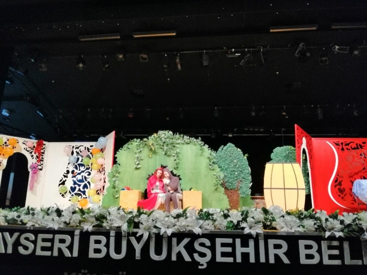 Büyükşehir’in Tiyatrosuna 3 Bin Ziyaretçi