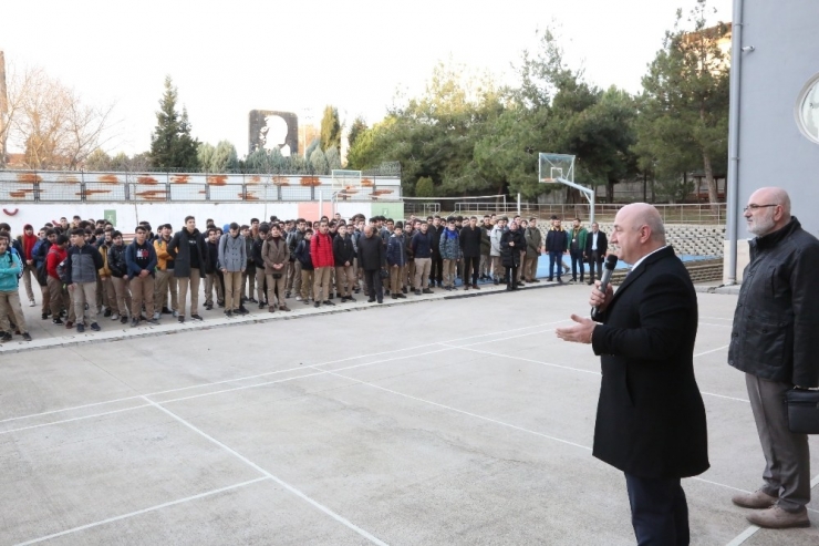 Başkan Bıyık, Yeni Dönemin İl Dersinde Öğrencileri Yalnız Bırakmadı