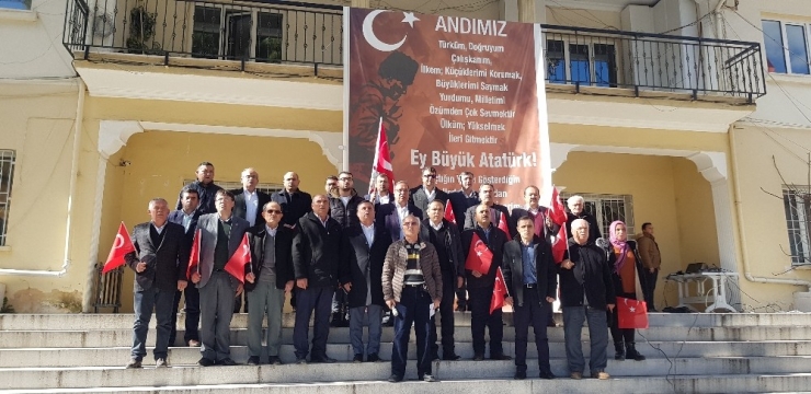 Türk Bayrağını Yırtan Yunan Milletvekili Denizli’de Protesto Edildi