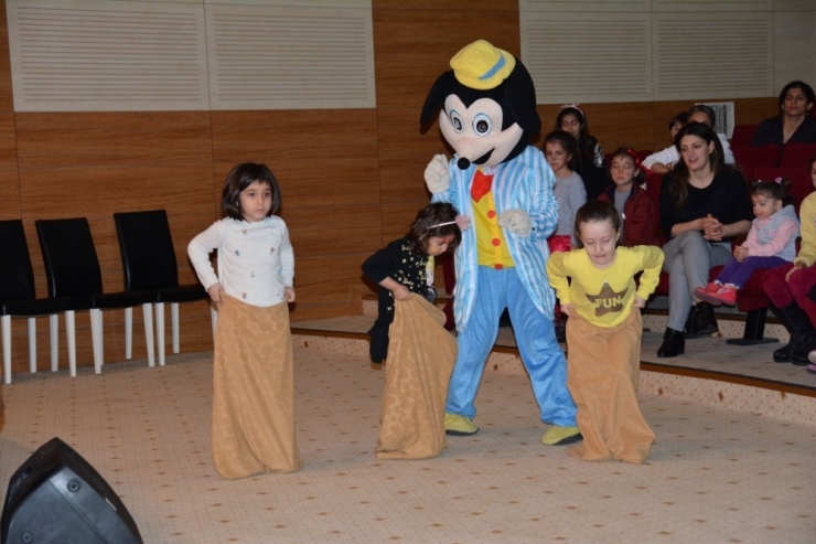 Dü Hastanesi’nde Çocuk Şenliği Etkinliği