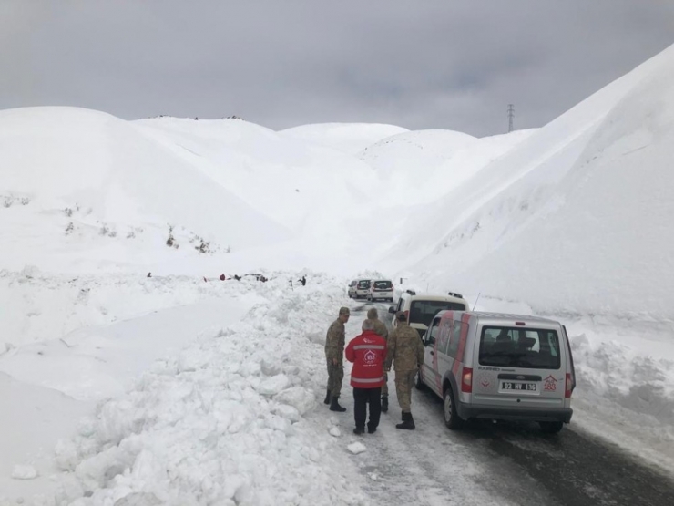 Sincikli Depremzedelere Yardımlar Ulaştırılıyor
