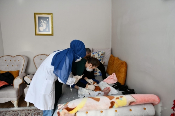 Esenyurt Belediyesinin Evde Ücretsiz Sağlık Hizmeti Devam Ediyor