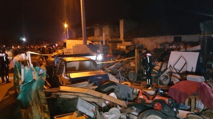 Evinin Önünde Ölü Bulunan Şahsın Dini Nikahlı Eşi Ve Üvey Oğlu Tutuklandı