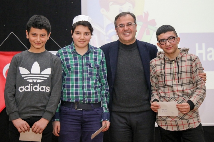 "Camiye Koşuyoruz, Namazla Buluşuyoruz"