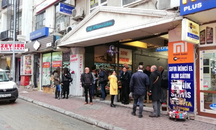 İş Merkezindeki Yangın Paniğe Neden Oldu