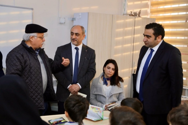 İlk Derste Herkes Kitap Okudu