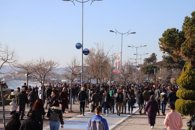 İstanbul’da Kar Yağışı Öncesi Bahar Havası