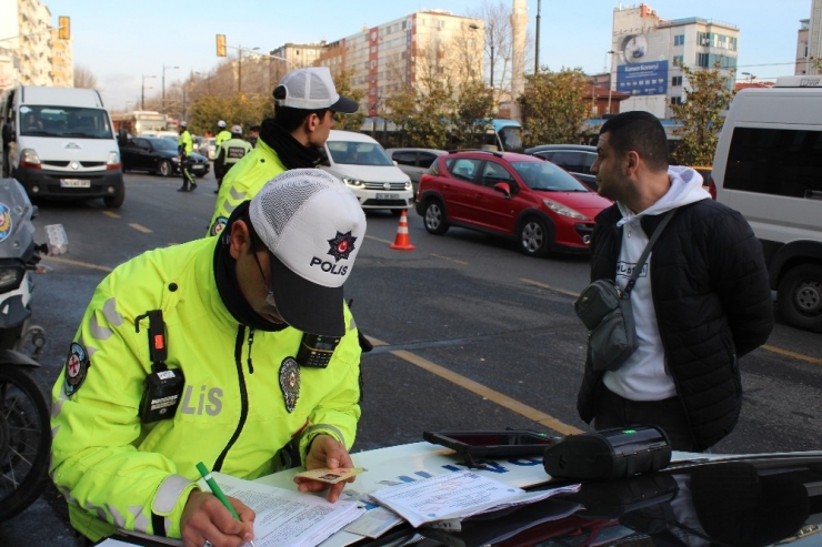 Fatih’te, Okulların İlk Günü Servisler Denetlendi