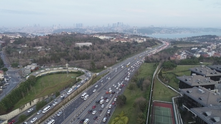 15 Temmuz Şehitler Köprüsü’nde Yarı Yıl Tatilinin Ardından Okulun İlk Günü Oluşan Trafik Havadan Görüntülendi