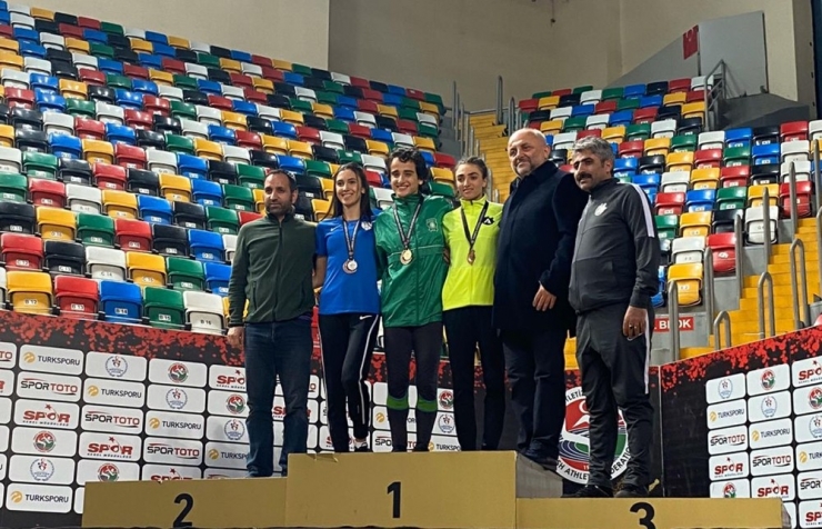 Karslı Atletler Madalyaya Doymuyor