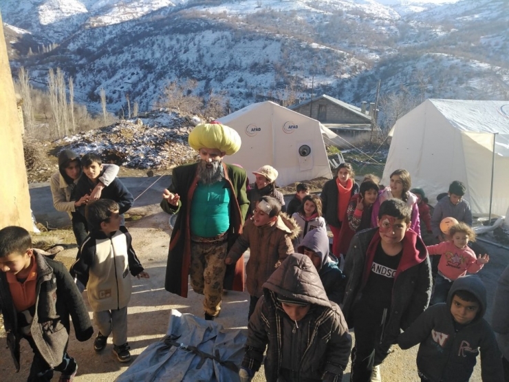Depremzede Çocuklara Tiyatrolu Destek