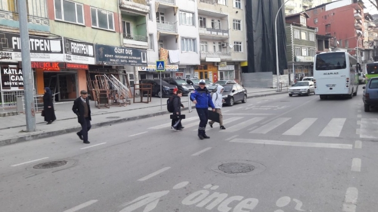 Okulların İlk Gününde Büyükşehir Zabıtası Görev Başında