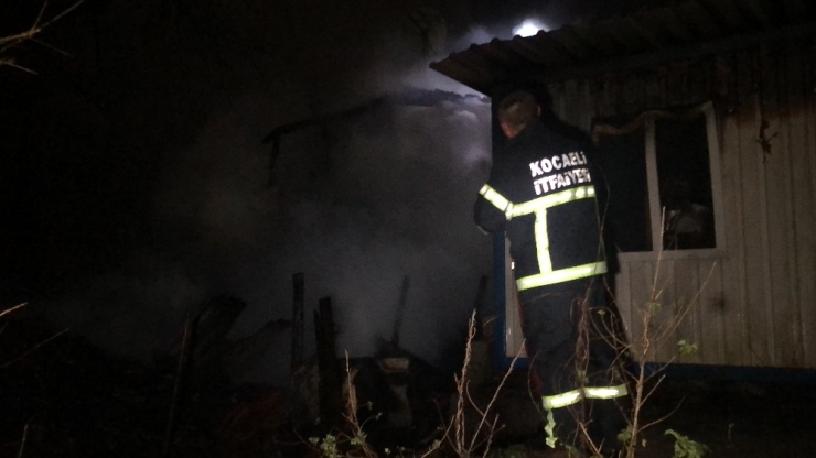 Bahçeye Dökülen Soba Külü 2 Katlı Evi Küle Çevirdi