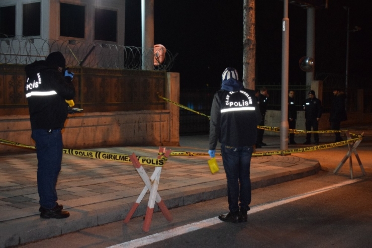 Malatya’da Şüpheli Şahsa Müdahale Eden 3 Mahalle Bekçisi’nden 1’i Silahla, 2’si Bıçakla Yaralandı