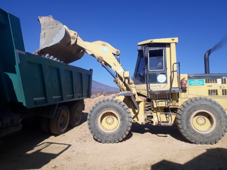 Demirci’nin Tehlikeli Virajları Ortadan Kaldırılıyor