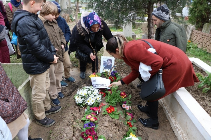 Trafik Kazasında Ölen 10 Yaşındaki Berat’ın Mezarını Sınıf Arkadaşları Ziyaret Etti