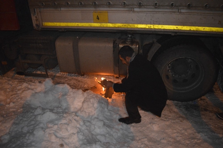Soğuk Hava Sürücülere Gece Nöbeti Tutturdu
