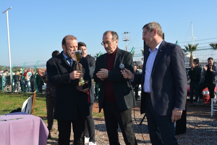 Şampiyonluk Kupasını Başkanlarının Mezarına Götürdüler