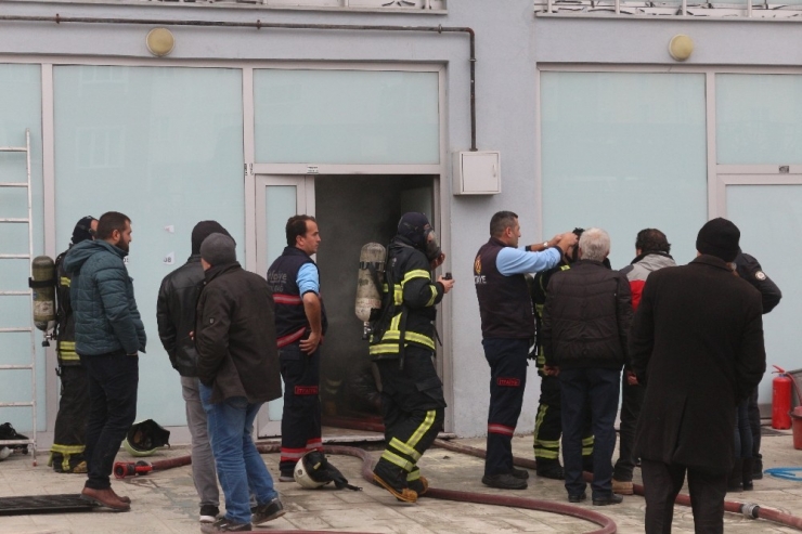 Tekstil Atölyesinde Korkutan Yangın