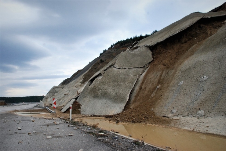 Tokat, D-100 Karayolunda Heyelan