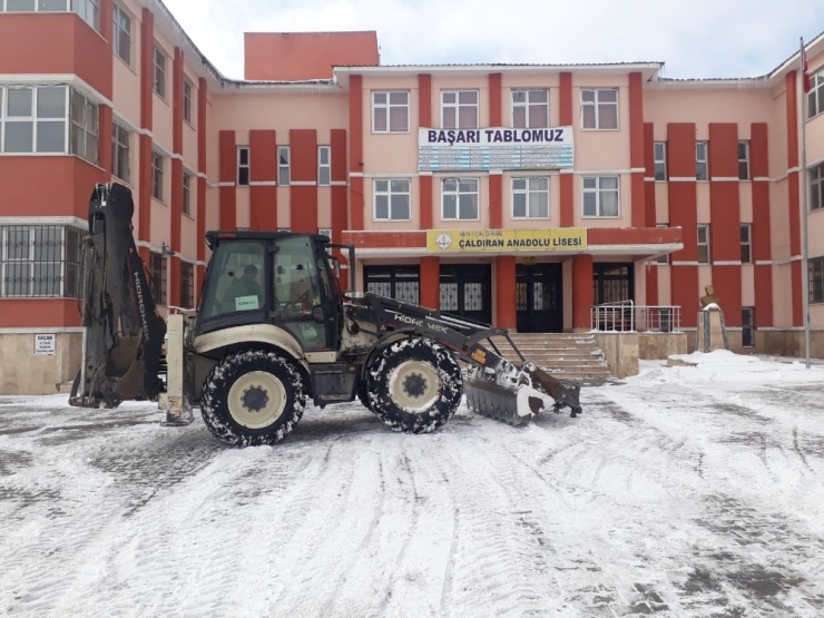 Çaldıran’da Karla Mücadele Çalışması