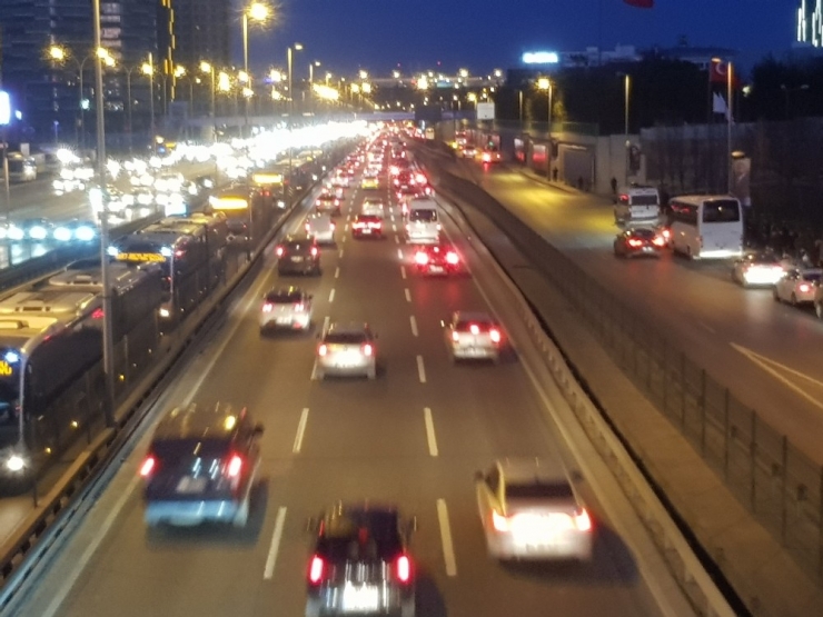 Yarı Yıl Tatili Bitti Trafik Yoğunluğu Arttı