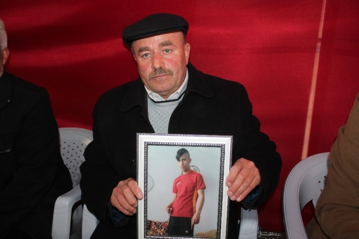 Hdp Önünde Evlat Nöbetindeki Ailelerin Direnişi Günden Güne Büyüyor