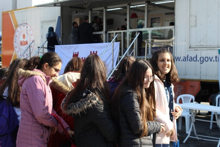 Simülasyon Tırında 6 Büyüklüğünde Depremi Birebir Yaşadılar