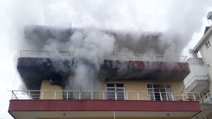 Soba Patlaması Sonucu Çıkan Yangında Ev Kullanılmaz Hale Geldi