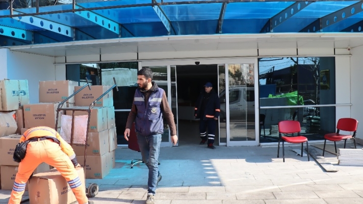 Depremin Ardından 40 Yıllık Avcılar Belediye Binası Taşınmaya Başladı