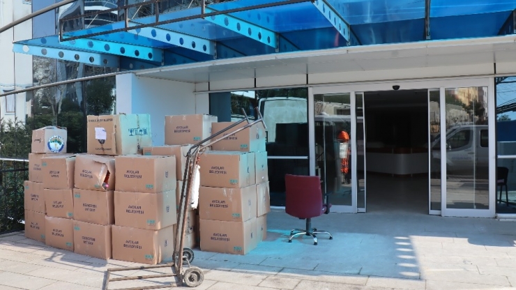 Depremin Ardından 40 Yıllık Avcılar Belediye Binası Taşınmaya Başladı