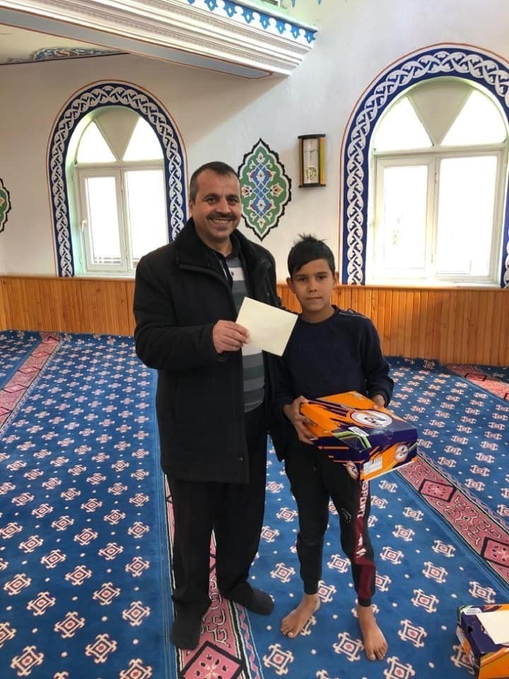 Camiye Geldiler, Ödülleri Kaptılar