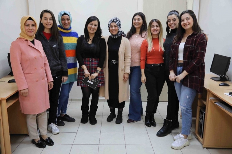 Bayraklı’da Bilgisayar Kursları Büyük İlgi Görüyor