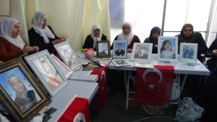 Hdp Önündeki Ailelerin Evlat Nöbeti 155’inci Gününde